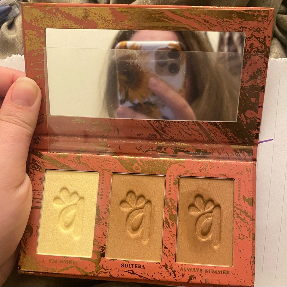 Bronzer &  face palette